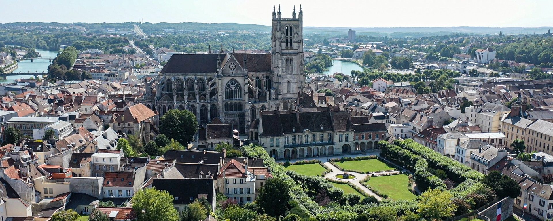 Vue aérienne de la cité épiscopale de Meaux