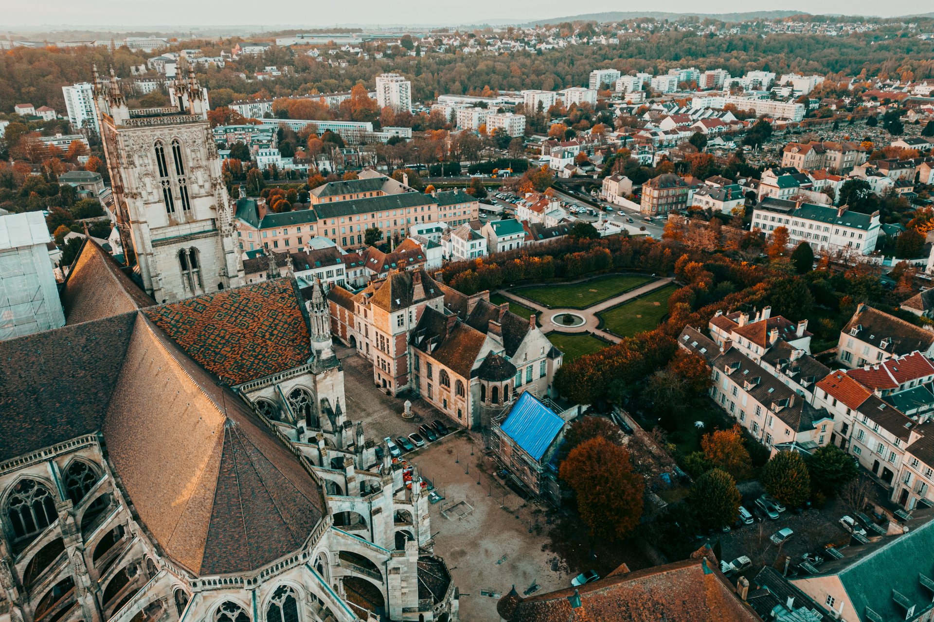 Cité épiscopale vue aérienne automne